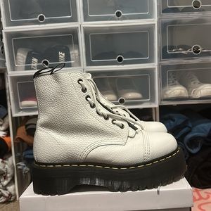 Dr Martens Zip